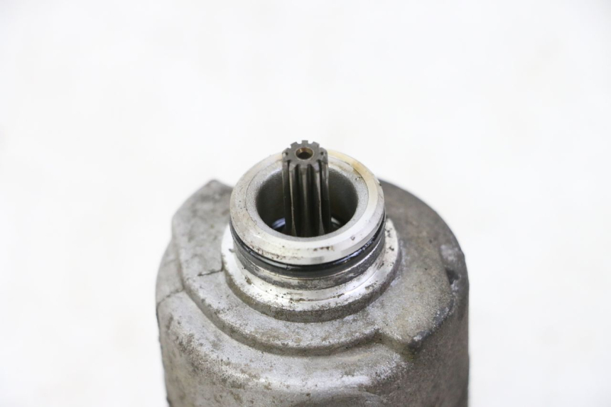 photo de STARTMOTOR PEUGEOT TWEET 4T 50 (2018 - 2022) - Zoom op gebruiksstaat