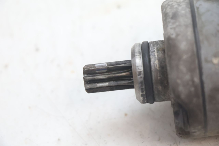 photo de STARTMOTOR YAMAHA XV VIRAGO 535 (1988 - 2004) - Detail van het onderdeel