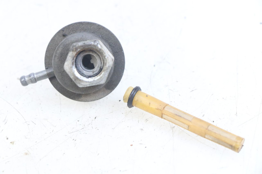 photo de RESERVOIRONTVANGST KYMCO AGILITY 4T 50 (2005 - 2018) - Detail van het onderdeel