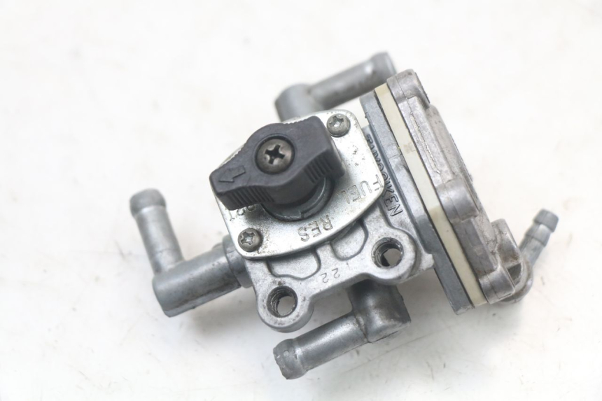 photo de RESERVOIRONTVANGST SUZUKI GS F 500 (2004 - 2007) - Andere kijkhoek