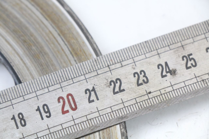 photo de VOORREMMESCHIJF SUZUKI GN 125 (1997 - 2000) - Zoom op gebruiksstaat