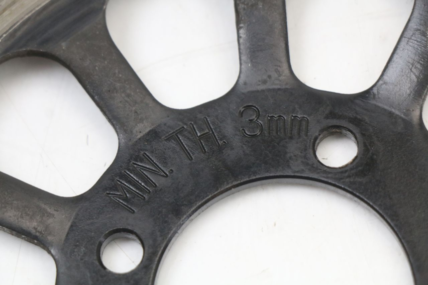 photo de VOORREMMESCHIJF SUZUKI GN 125 (1997 - 2000) - Andere kijkhoek