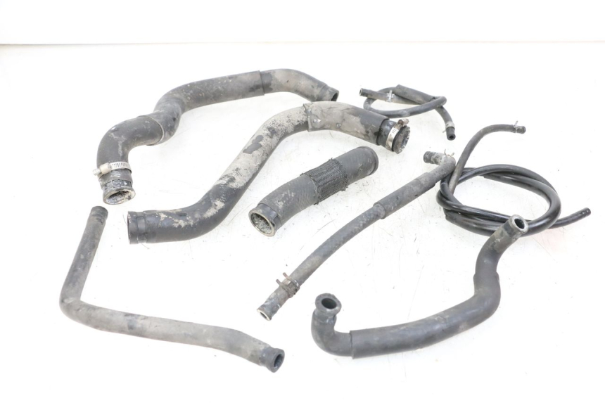 photo de RADIATEURSLANG SUZUKI GSR 750 (2011 - 2017) - Detail van het onderdeel