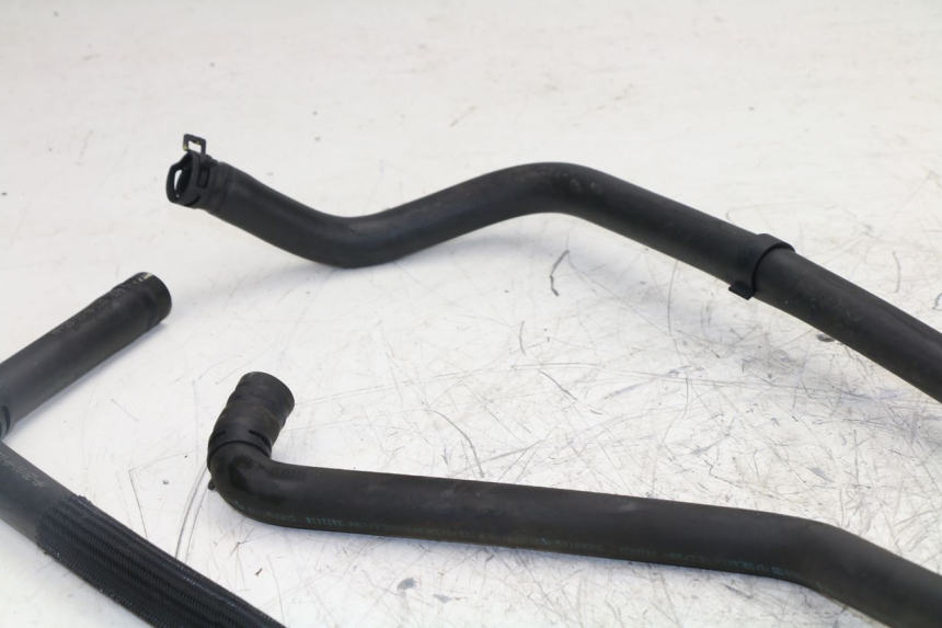 photo de RADIATEURSLANG PEUGEOT SATELIS 125 (2010 - 2012) - Detail van het onderdeel