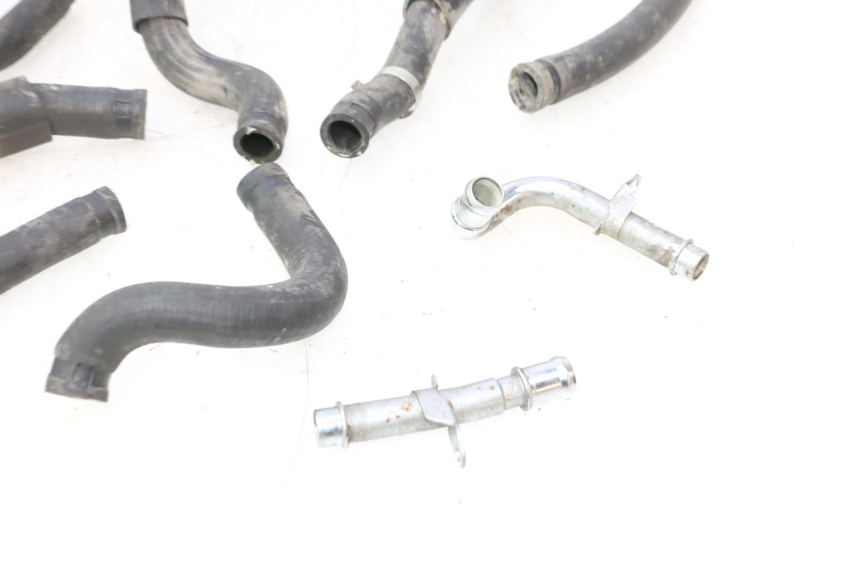photo de RADIATORSLANG HONDA XRV AFRICA TWIN 750 (1990 - 1992) - Detail van het onderdeel