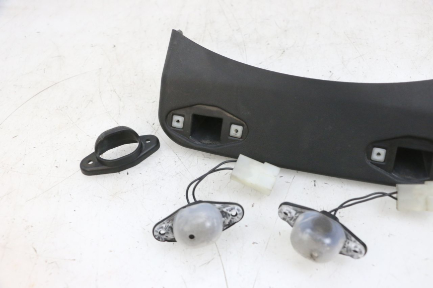 photo de Kentekenverlichting PIAGGIO MP3 RL 250 (2006 - 2010) - Bevestigingspunten