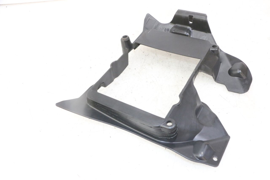 photo de RADIATEURKAP PIAGGIO IE MP3 YOURBAN 300 (2011 - 2016) - Zoom op gebruiksstaat