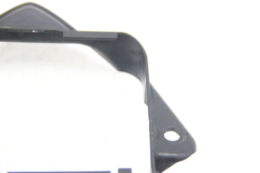 photo de RADIATEURKAP SUZUKI SIXTEEN 125 (2008 - 2010) - Bevestigingspunten