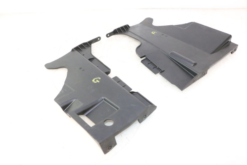 photo de RADIATEURKAP CAN-AM SPYDER RS 1000 (2008 - 2012) - Detail van het onderdeel