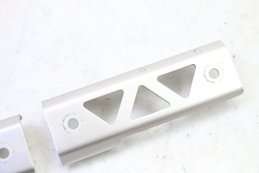 photo de RADIATEURKAP SUZUKI SV S 650 (2003 - 2009) - Zoom op gebruiksstaat