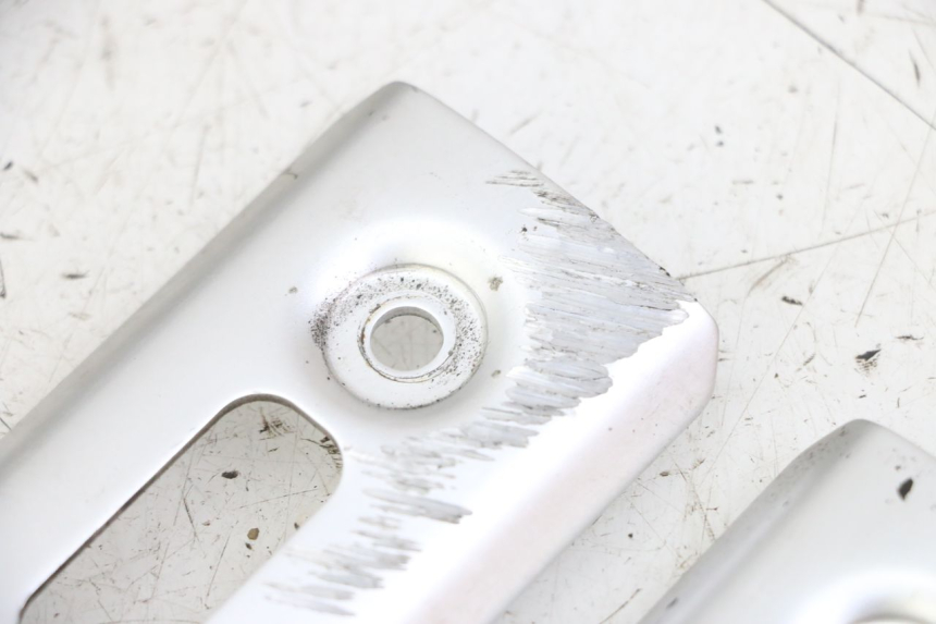 photo de RADIATEURKAP YAMAHA FZS FAZER 600 (2001 - 2003) - Bevestigingspunten