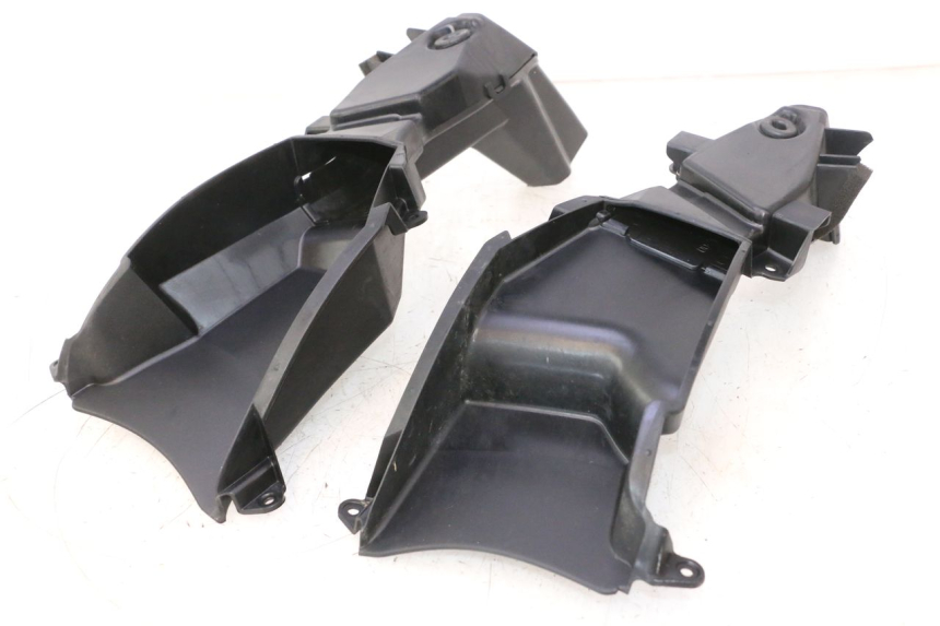 photo de RADIATEURKAP YAMAHA YZF R6 600 (2008 - 2009) - Detail van het onderdeel