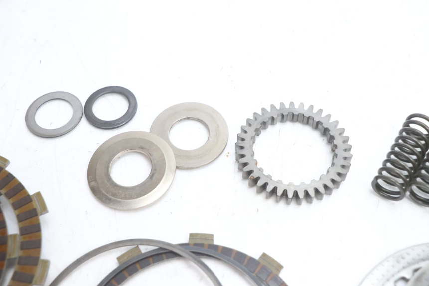 photo de KOPPELING SUZUKI GSR 600 (2005 - 2012) - Kenmerkende details