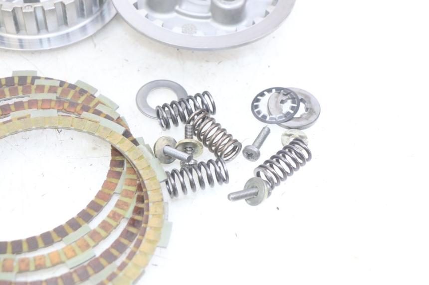 photo de KOPPELING PEUGEOT XP6 50 (2006 - 2011) - Focus op structuur