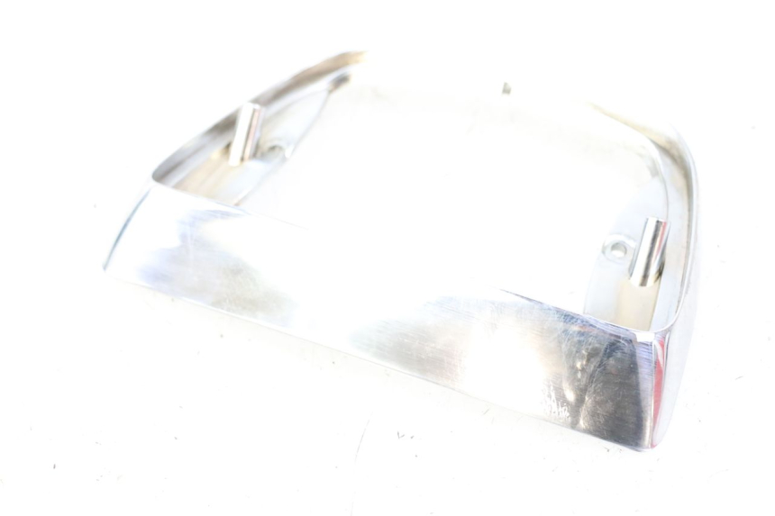 photo de ACHTERLICHTOMRANDING PIAGGIO VESPA LX 2T 50 (2005 - 2013) - Bevestigingspunten