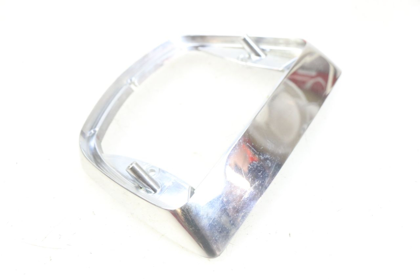 photo de ACHTERLICHTOMRANDING PIAGGIO VESPA LX 2T 50 (2005 - 2013) - Detail van het onderdeel