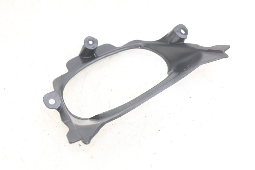 photo de ACHTERLICHTOMRANDING YAMAHA YZF R THUNDERCAT 600 (1996 - 2003) - Detail van het onderdeel