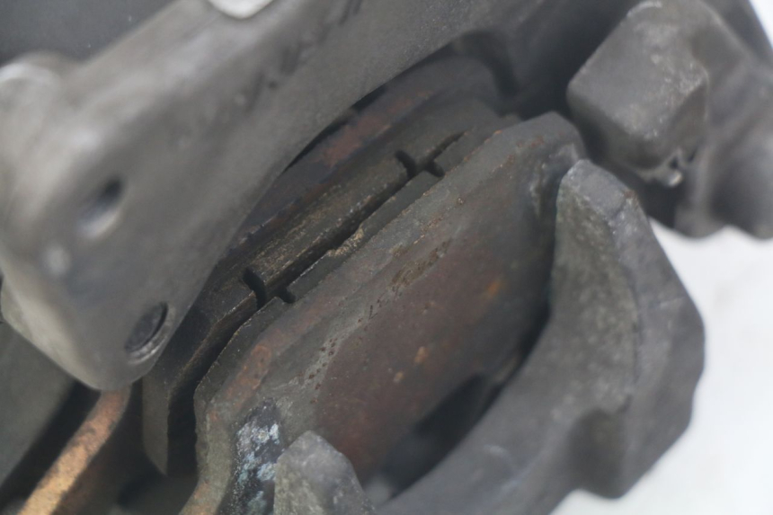 photo de ACHTERREMZADDEL HONDA FES PANTHEON 125 (2003 - 2007) - Zoom op gebruiksstaat