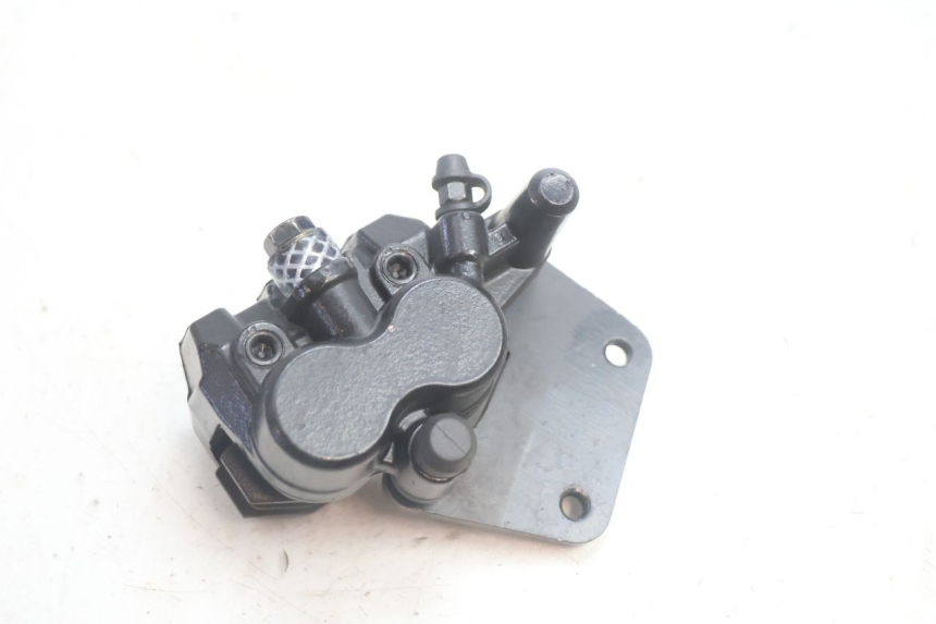photo de ACHTERREMKLEM JM MOTORS R-MAX TECH 50 (2024 - 2026) - Hoofdaanzicht