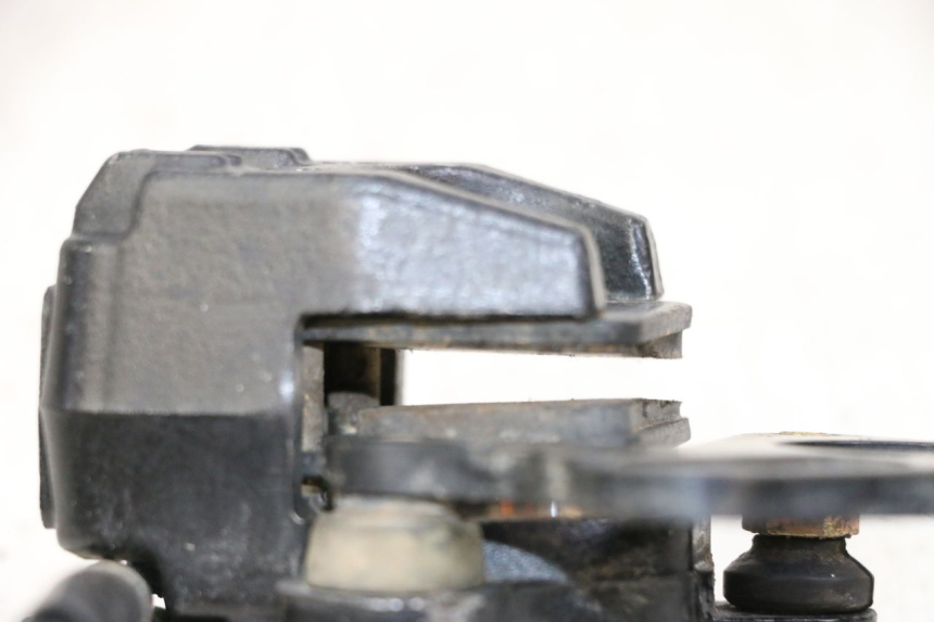 photo de ACHTERREMKLEM APOLLO RFZ 125 - Zoom op gebruiksstaat