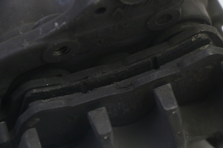 photo de VOORREMMEERZETTEL HONDA FES S-WING SWING ABS 125 (2007 - 2015) - Bevestigingspunten