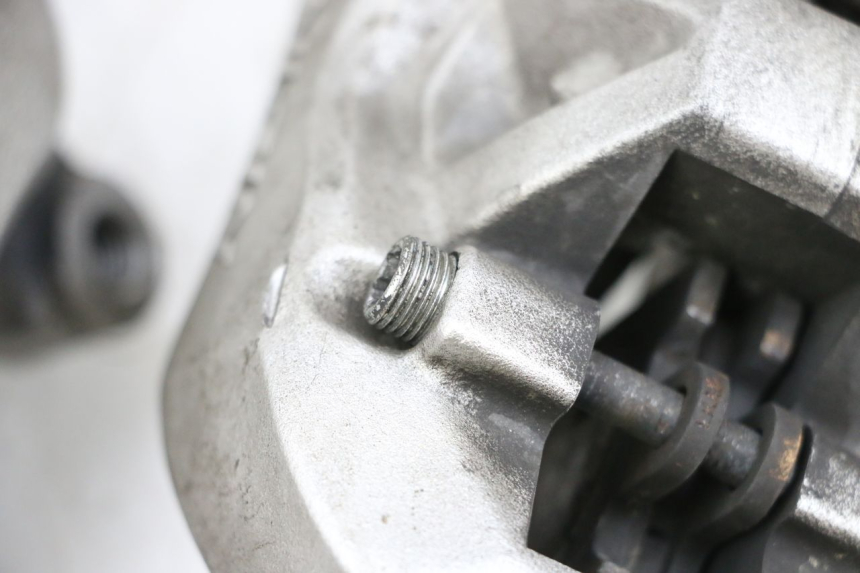 photo de VOORREMMEERKLEM YAMAHA FJR ABS 1300 (2006 - 2012) - Gecontroleerd onderdeel