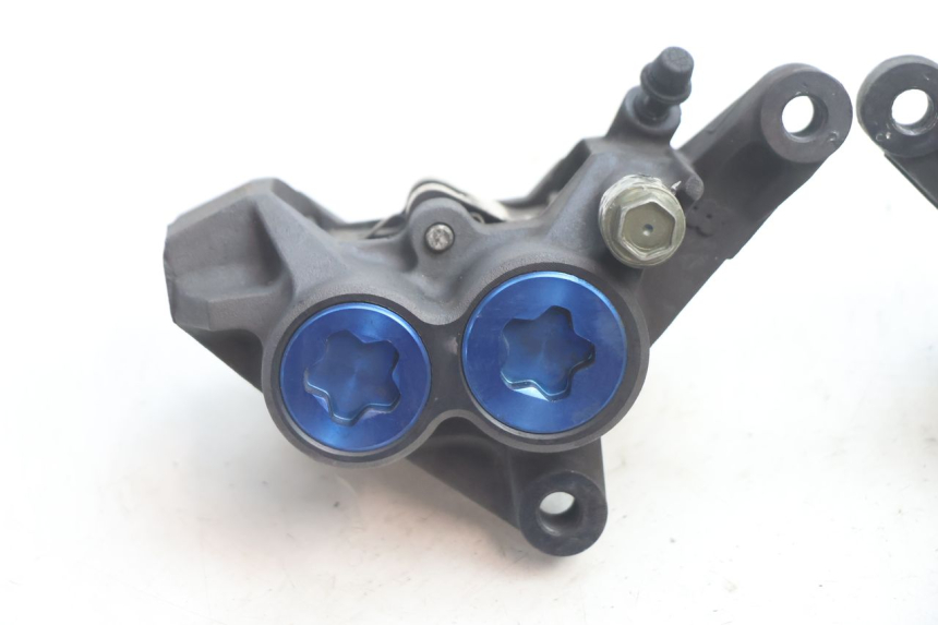 photo de VOORREMMEER YAMAHA FJR 1300 (2001 - 2005) - Detail van het onderdeel