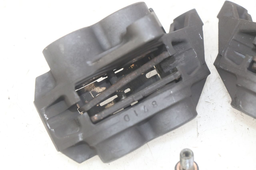 photo de VOORREMMEERZUIER YAMAHA FZS FAZER 600 (1998 - 2001) - Detail van het onderdeel