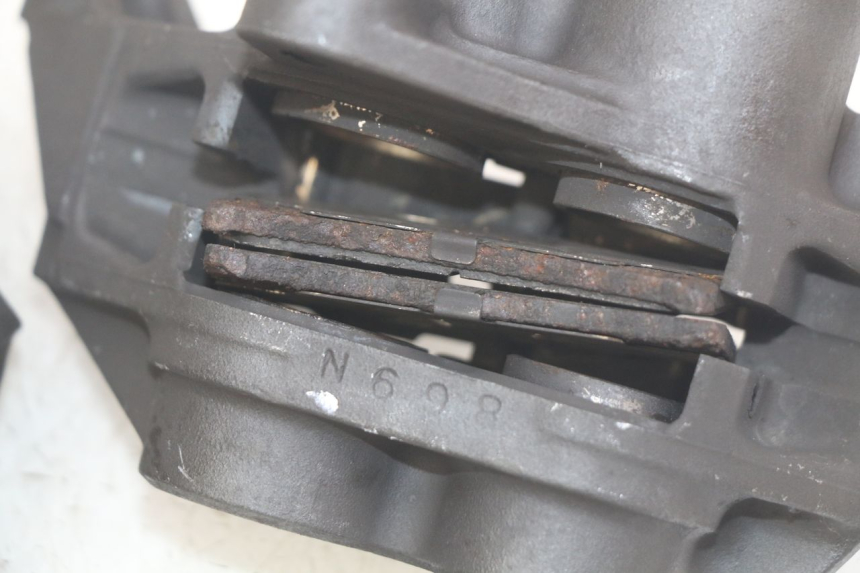 photo de VOORREMMEERZUIER YAMAHA FZS FAZER 600 (1998 - 2001) - Zoom op gebruiksstaat