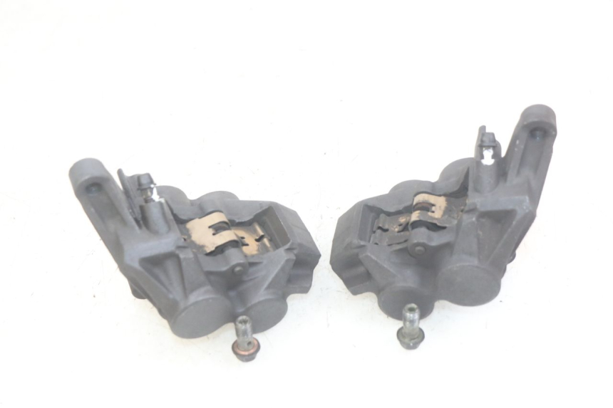 photo de VOORREMMEERZUIER YAMAHA FZS FAZER 600 (1998 - 2001) - Bevestigingspunten