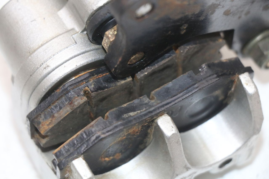 photo de VOORREMMEERCLIP REGAL RAPTOR RAXTER 2 125 (2007 - 2015) - Gecontroleerd onderdeel