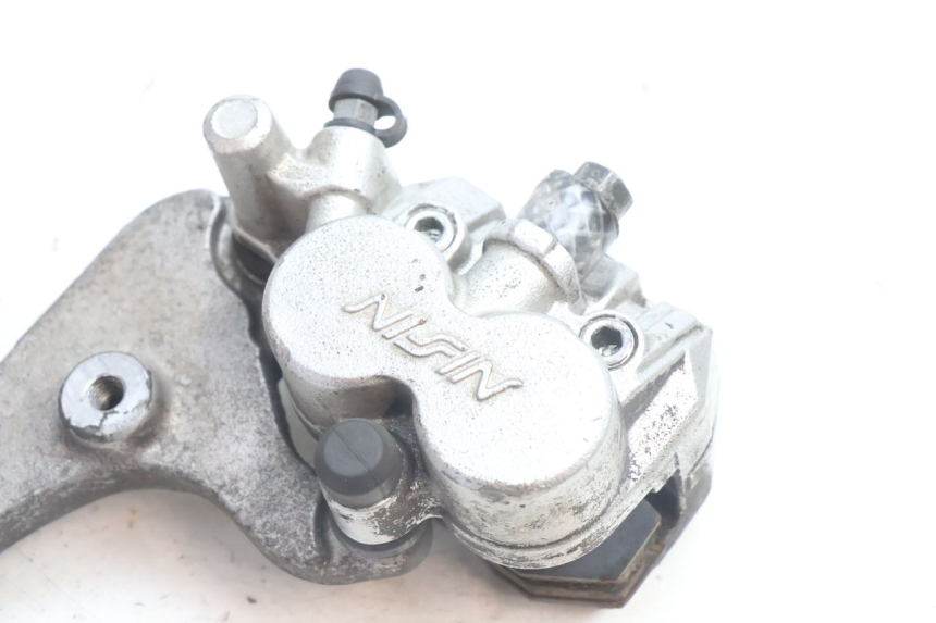 photo de VOORREMMEERKLEM PEUGEOT SATELIS 125 (2006 - 2009) - Detail van het onderdeel