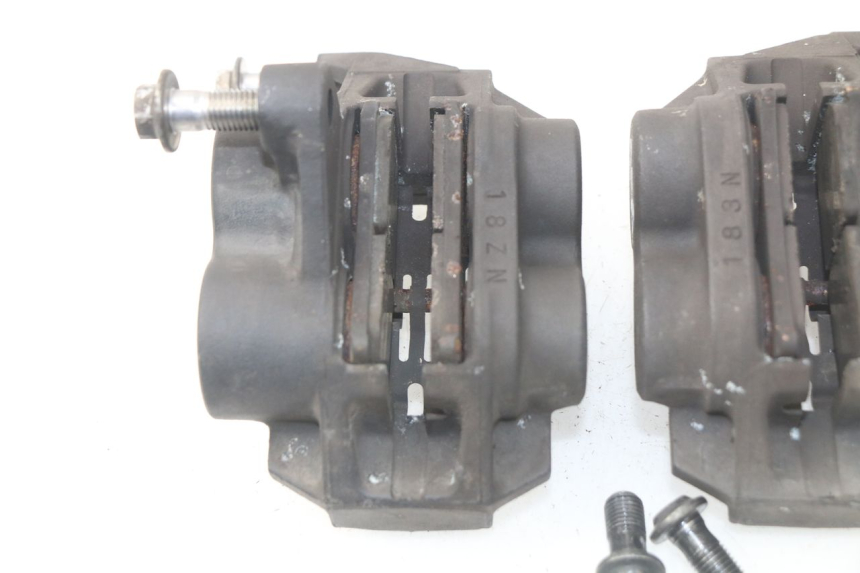 photo de VOORREMMEERKLEM YAMAHA TDM ABS 900 (2002 - 2014) - Detail van het onderdeel