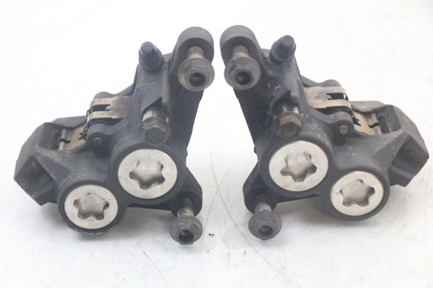 photo de VOORREMMEERKLEM YAMAHA TDM ABS 900 (2002 - 2014) - Detail van het onderdeel