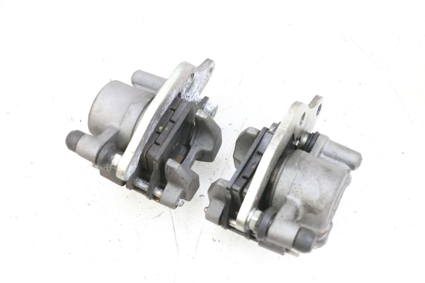 photo de VOORREMMEERCLIP YAMAHA TRICITY 300 (2020 - 2024) - Detail van het onderdeel