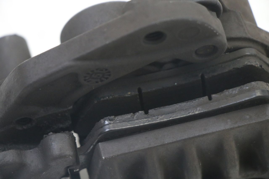 photo de VOORREMMEERKLEM SUZUKI UH BURGMAN 125 (2002 - 2006) - Bevestigingspunten