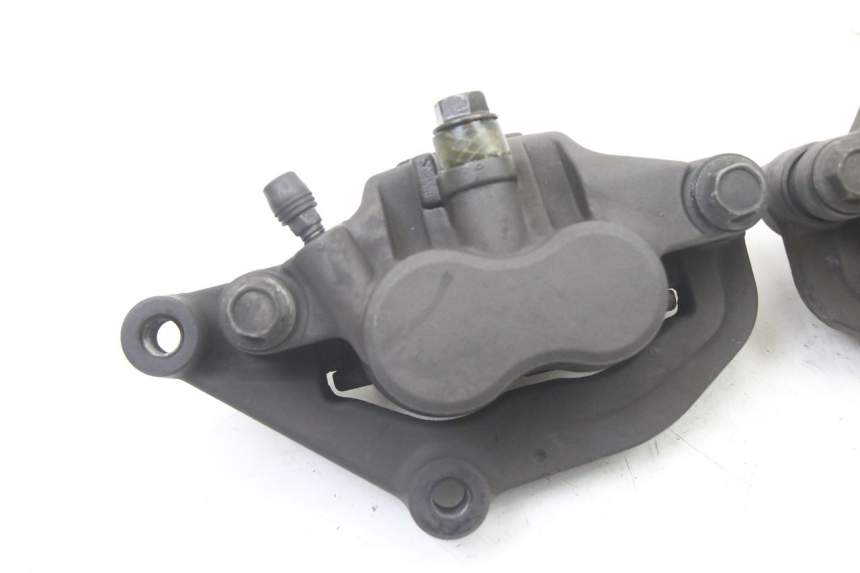 photo de VOORREMMEERKLEM YAMAHA XJ6 600 (2008 - 2016) - Detail van het onderdeel