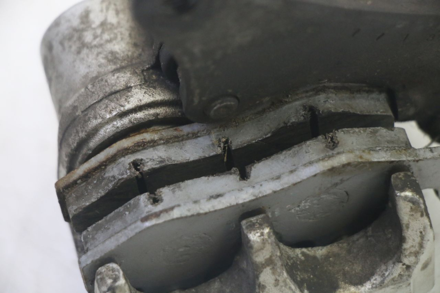 photo de VOORREMMEERKLEM KYMCO ZING 125 (1997 - 2003) - Bevestigingspunten