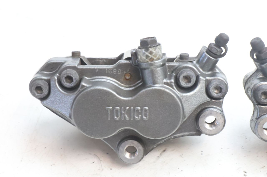 photo de VOORREMMEERCLIP KAWASAKI ZZR 600 (1995 - 2004) - Detail van het onderdeel