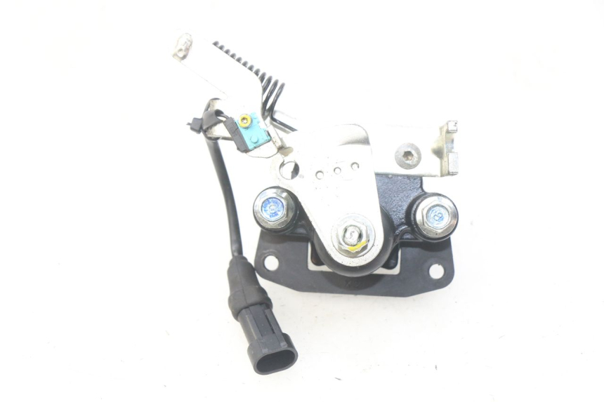photo de REMMEER ROLL LOCK PIAGGIO MP3 500 (2014 - 2017) - Hoofdaanzicht