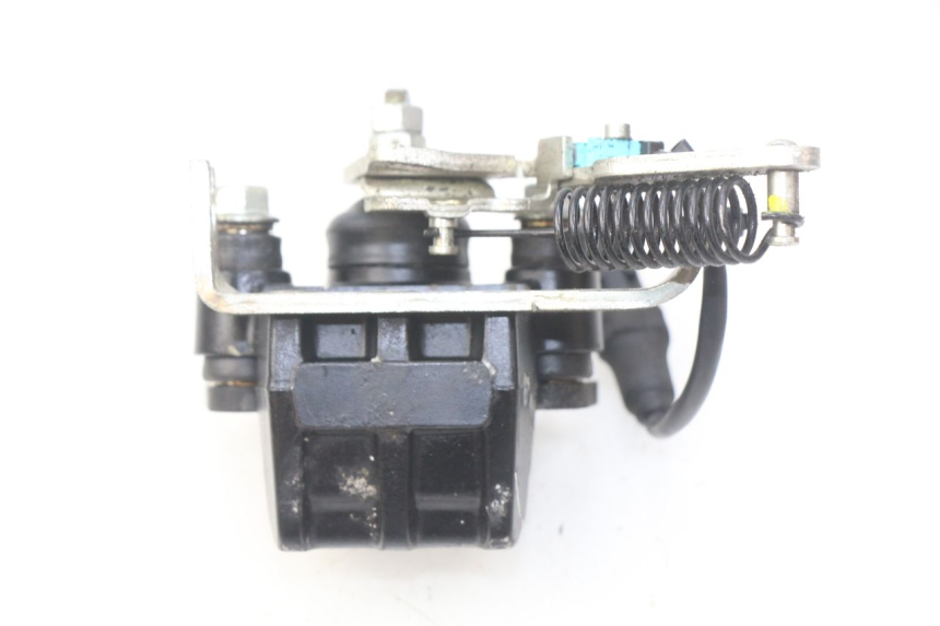 photo de REMMEER ROLL LOCK PIAGGIO MP3 500 (2014 - 2017) - Technische close-up