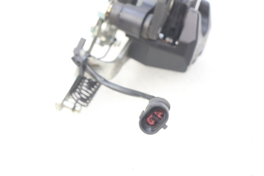 photo de REMMEER ROLL LOCK PIAGGIO MP3 500 (2011 - 2015) - Detail van het onderdeel