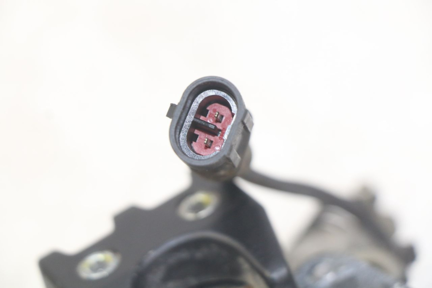 photo de REMMEER ROLL LOCK PIAGGIO MP3 RL 250 (2006 - 2010) - Zoom op gebruiksstaat