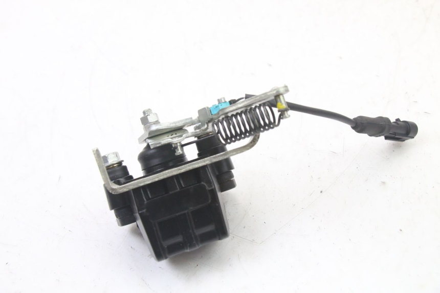 photo de REMMEER ROLL LOCK PIAGGIO MP3 500 (2014 - 2017) - Zoom op gebruiksstaat