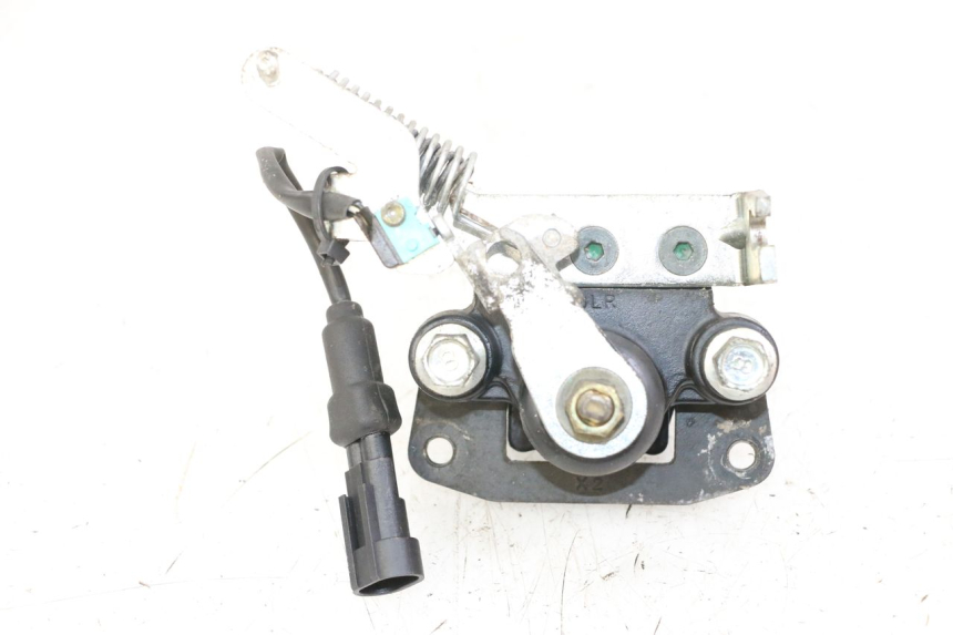 photo de REMMEER ROLL LOCK PIAGGIO MP3 125 (2006 - 2014) - Hoofdaanzicht