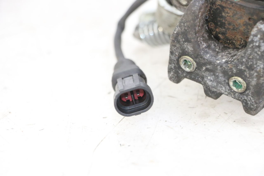 photo de REMMEER ROLL LOCK PIAGGIO MP3 125 (2006 - 2014) - Zoom op gebruiksstaat