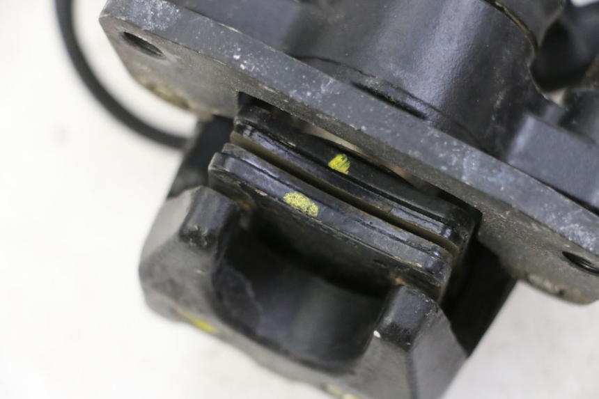 photo de REMMEER ROLL LOCK PIAGGIO MP3 500 (2014 - 2017) - Technische close-up