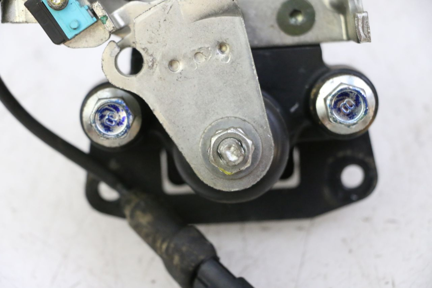 photo de REMMEER ROLL LOCK PIAGGIO MP3 500 (2011 - 2015) - Overzicht