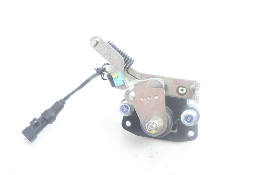 photo de REMMEER ROLL LOCK PIAGGIO MP3 500 (2016 - 2018) - Hoofdaanzicht
