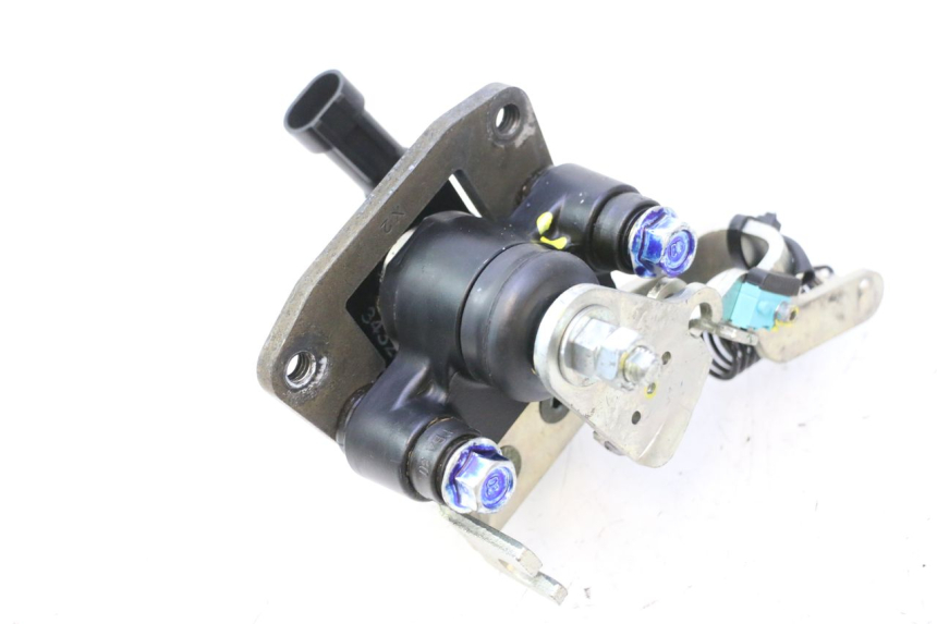 photo de REMMEER ROLL LOCK PIAGGIO MP3 500 (2011 - 2015) - Bevestigingspunten